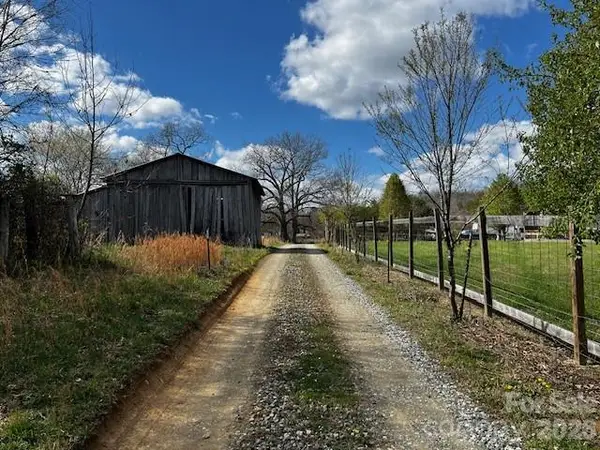 137 Cowboy Lane, Hot Springs, NC 28743