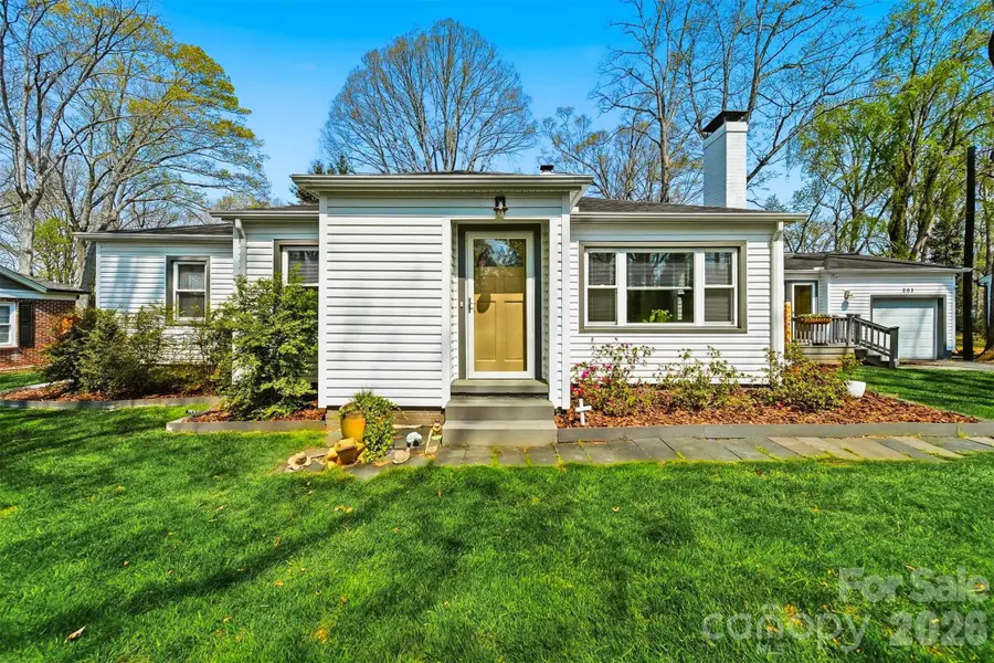 203 8th Street Ne, Conover, NC 28613 - #2