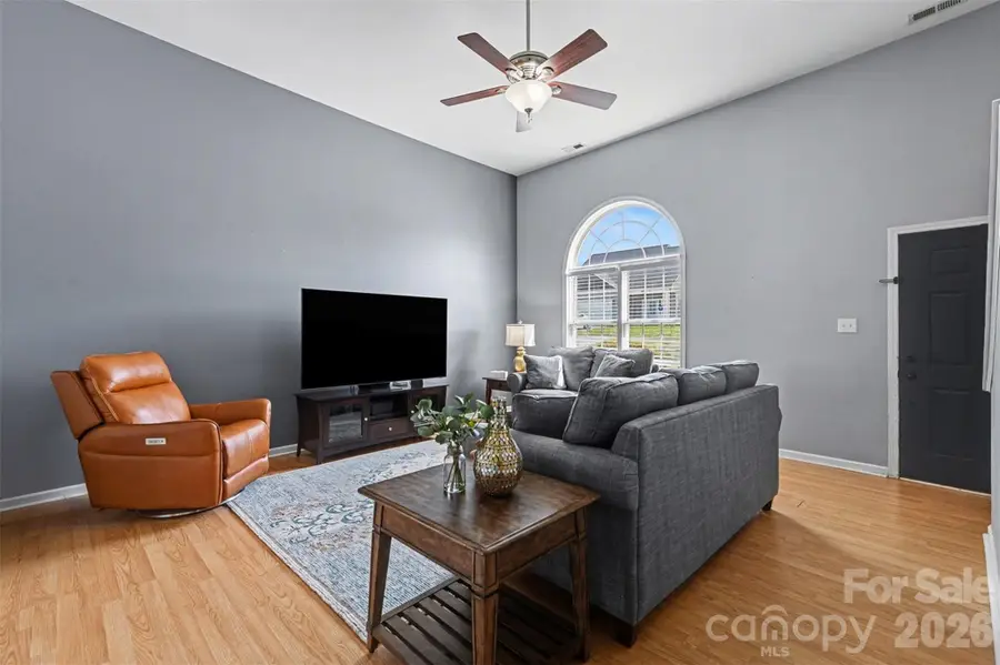 255 19th Avenue Se, Hickory, NC 28602 - #3