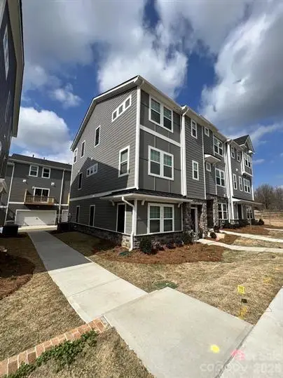 3754 Memorial Parkway, Charlotte, NC 28217