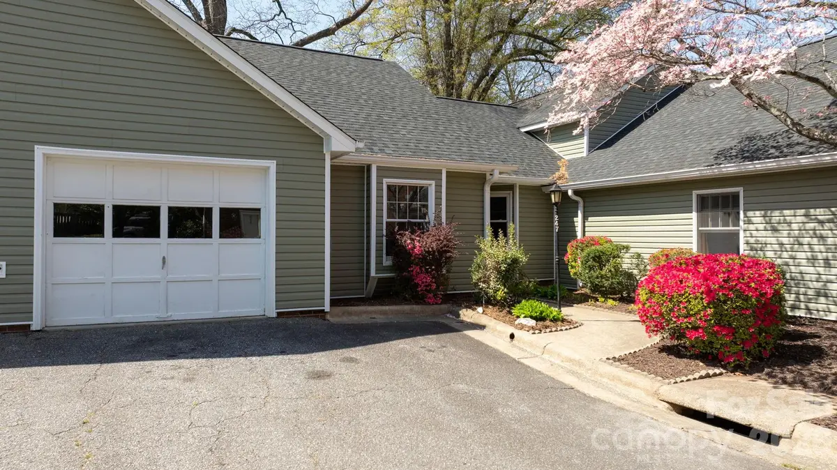 247 5th Avenue Ne #8, Hickory, NC 28601 - #1