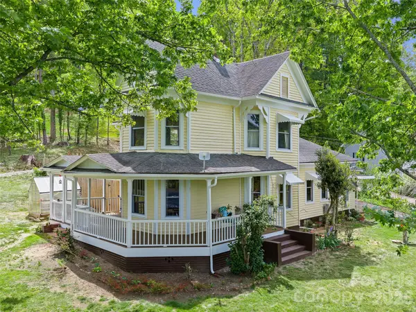 309 Hillside Drive, Burnsville, NC 28714