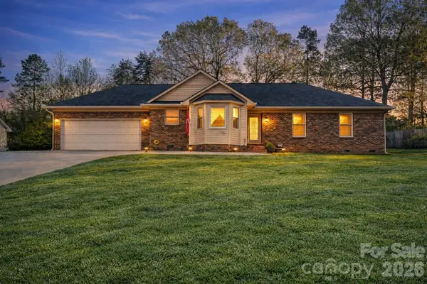 7004 Forest Hills Drive, Denver, NC 28037