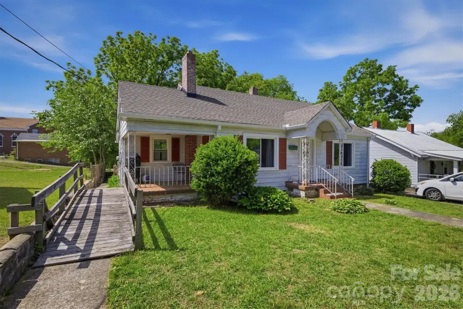 117 3rd Avenue Sw, Hickory, NC 28602 - #2