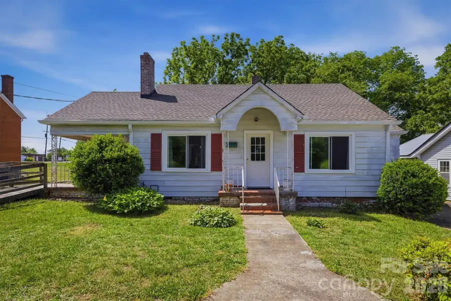117 3rd Avenue Sw, Hickory, NC 28602 - #3