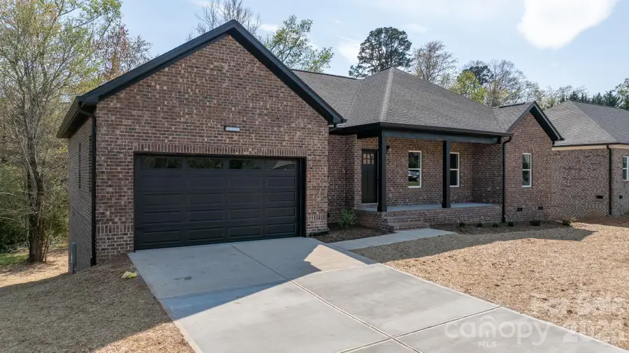 906 4th Street Ne, Conover, NC 28613 - #2