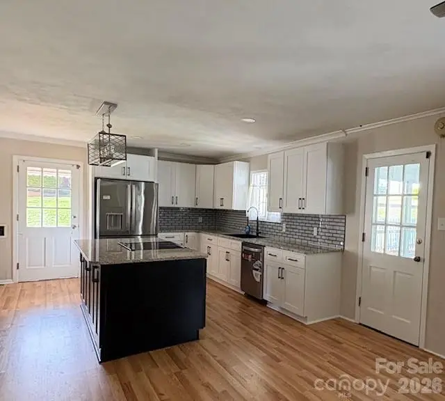 607 12th Avenue Ne, Hickory, NC 28601 - #3