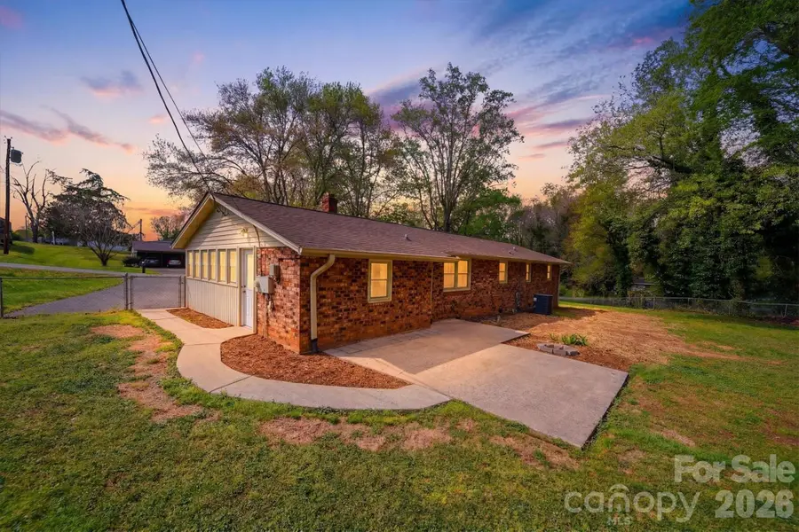 3244 25th Street Court Ne, Hickory, NC 28601 - #2