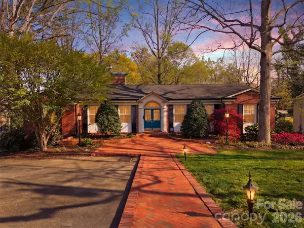 1064 6th Avenue Nw, Hickory, NC 28601