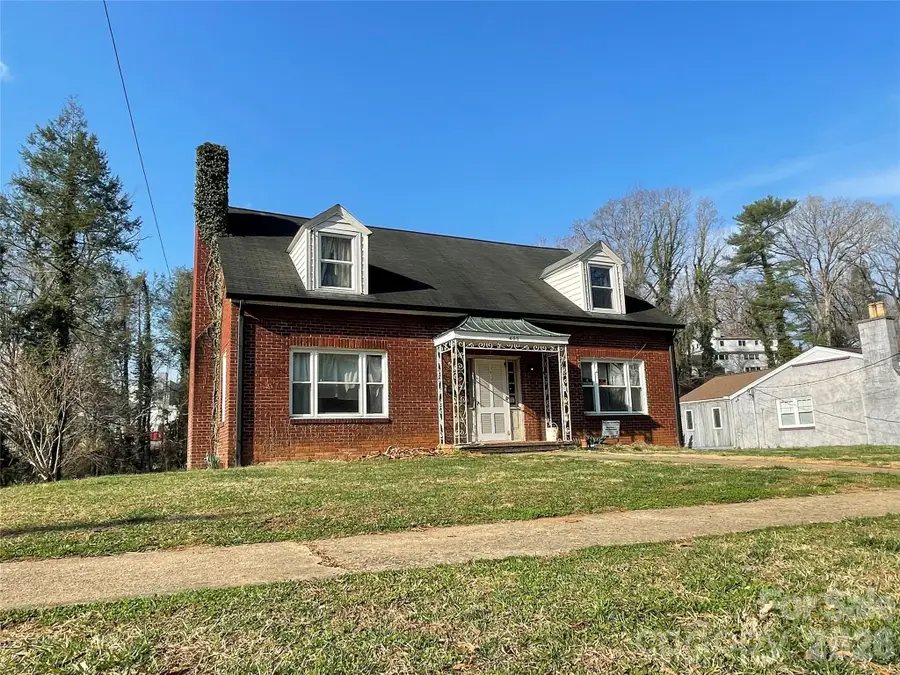 402 Norwood Street Sw, Lenoir, NC 28645 - #2