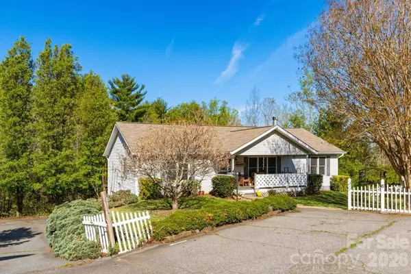 6 Arrowhead Lane, Weaverville, NC 28787