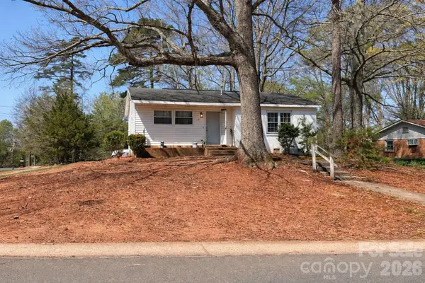 6836 Deanwood Place, Charlotte, NC 28217