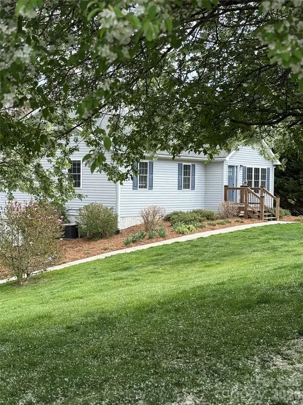 140 Forest Bend Drive, Horse Shoe, NC 28742