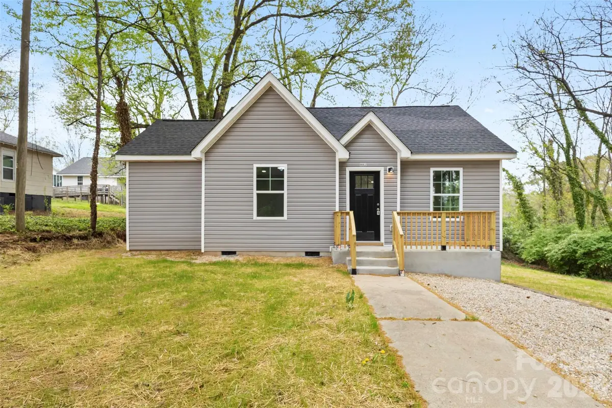 902 W 6th Avenue, Gastonia, NC 28052 - #1