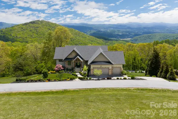 332 Summerset Drive, Hendersonville, NC 28792