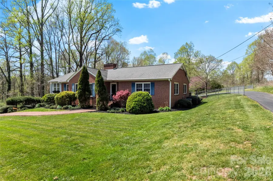 734 Oakland Drive, Elkin, NC 28621 - #2