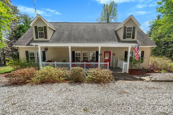 10 Eagle Drive, Hendersonville, NC 28792