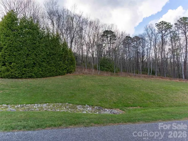 340 Grand Oaks Drive, Hendersonville, NC 28792
