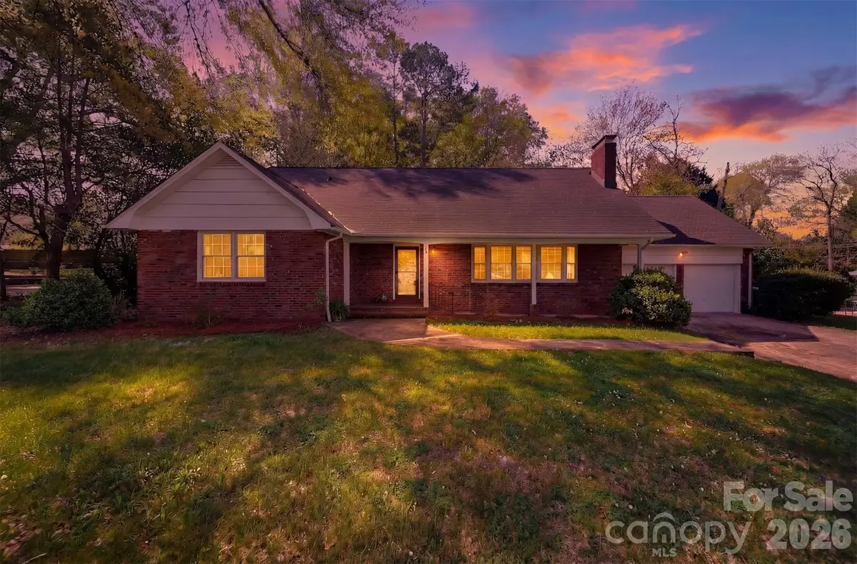 35 32nd Avenue Nw, Hickory, NC 28601 - #1