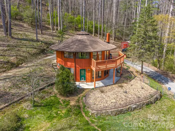 53 Yale Road, Hendersonville, NC 28739