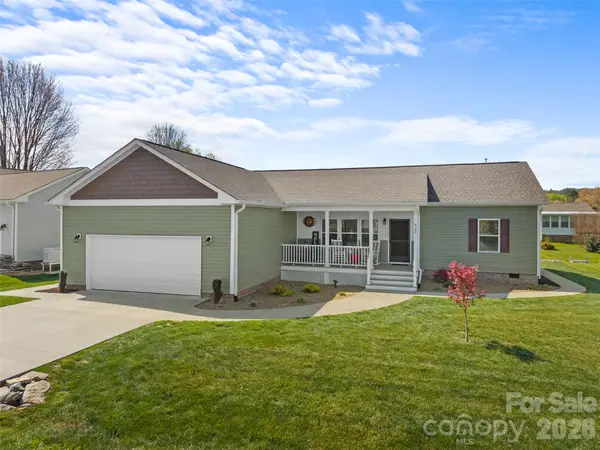 432 Sassafras Drive, Hendersonville, NC 28739