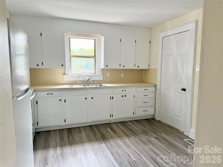 2025 28th Street Ne, Hickory, NC 28601 - #3