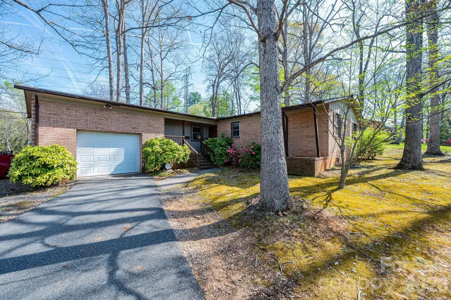 781 23rd Avenue Ne, Hickory, NC 28601 - #2