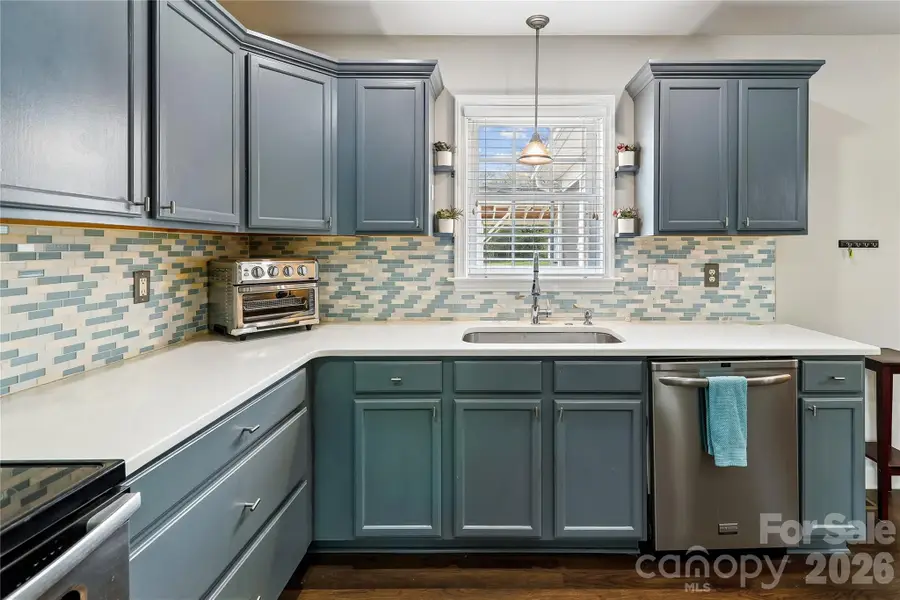 124 E Iowa Avenue, Bessemer City, NC 28016 - #3