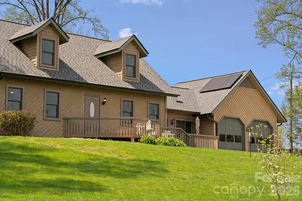 100 Forest Park Drive, Hendersonville, NC 28792