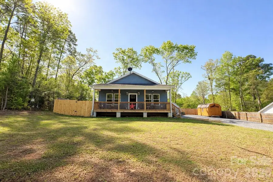 196 8th Avenue, New London, NC 28127 - #2