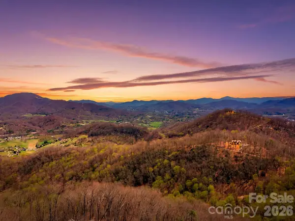 000 Signature Row Boulevard #10, Waynesville, NC 28785