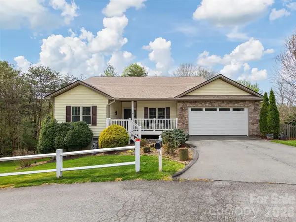 26 Lancaster Lane, Weaverville, NC 28787