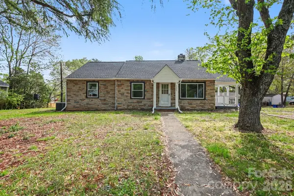 5557 Pineview Drive, Winston Salem, NC 27105