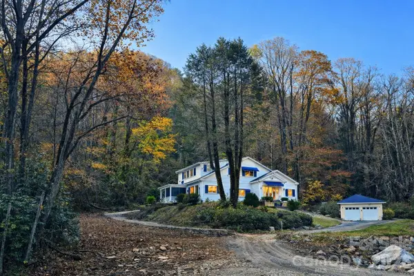 34 Landfair Lane, Hendersonville, NC 28792