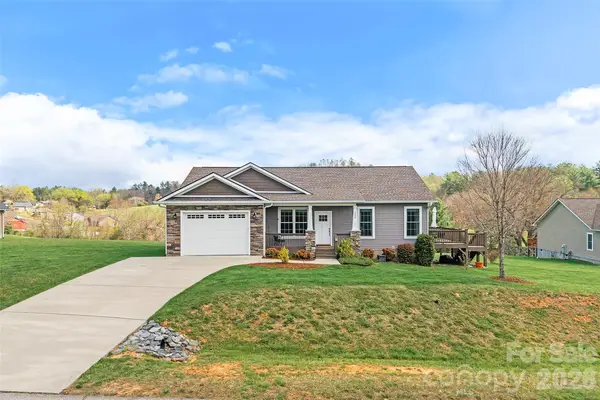 223 River Breeze Lane, Etowah, NC 28729