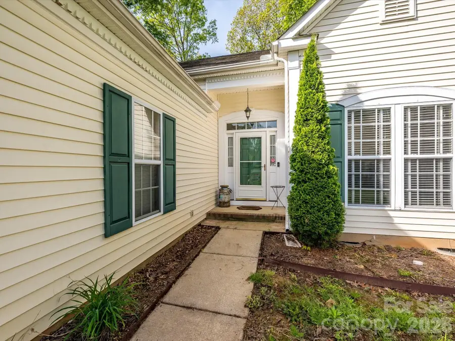 9005 Shenington Place, Charlotte, NC 28216 - #2