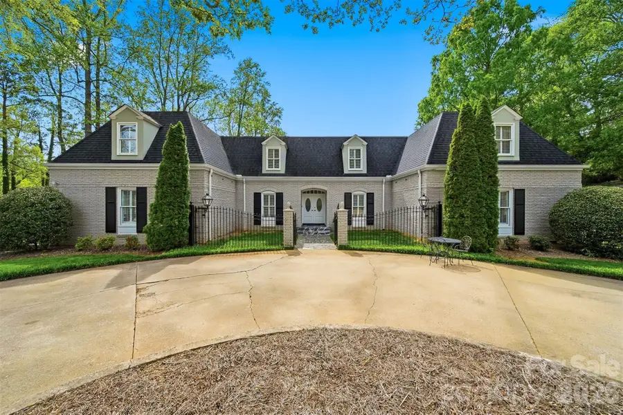 935 19th Avenue Nw, Hickory, NC 28601 - #2