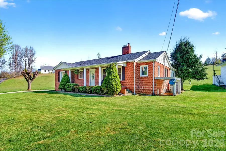 1511 White Oak Road, Bakersville, NC 28705 - #2