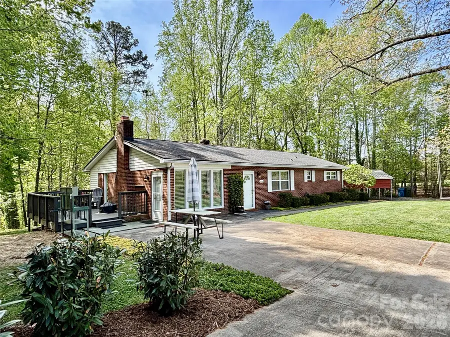 2730 Fourth Street Place Nw, Hickory, NC 28601 - #2