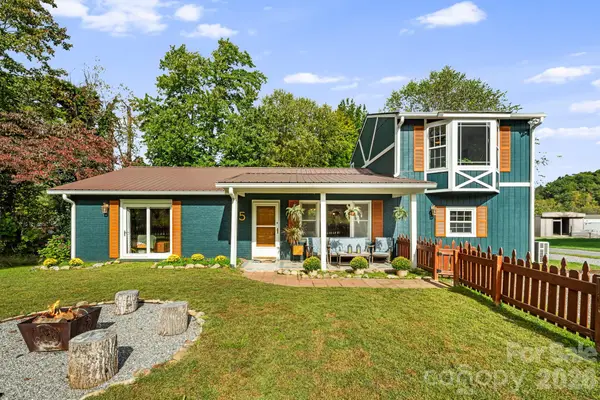 25 Pinewood Drive, Waynesville, NC 28786