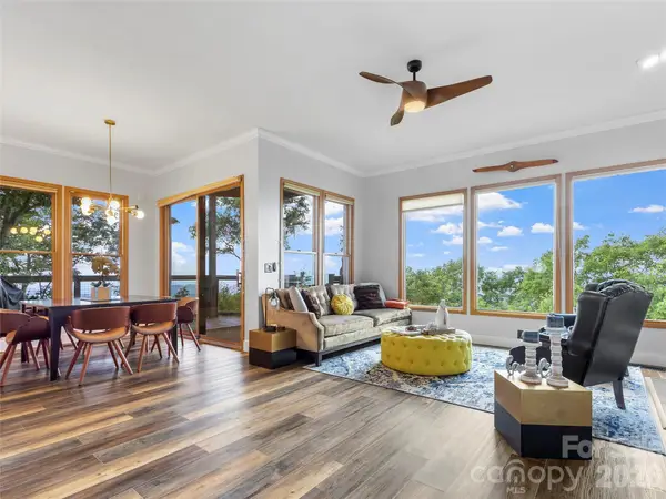 66 Club Villa Court #D-3, Burnsville, NC 28714