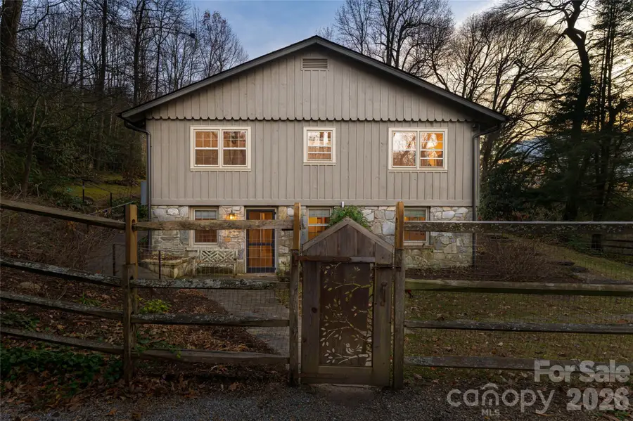 15 Meadow Lane, Fairview, NC 28730 - #2