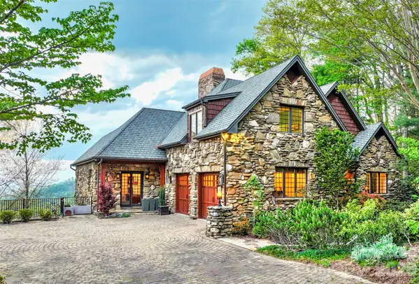 8 Timber Wolf Court, Asheville, NC 28804