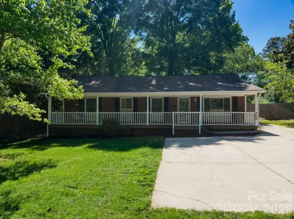 900 E John Street, Matthews, NC 28105