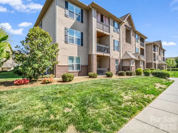 91 Brickton Village Circle #301, Fletcher, NC 28732