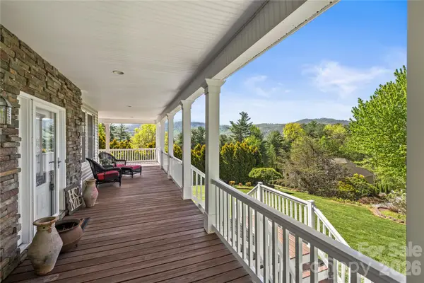 420 Kanuga Forest Drive, Hendersonville, NC 28739