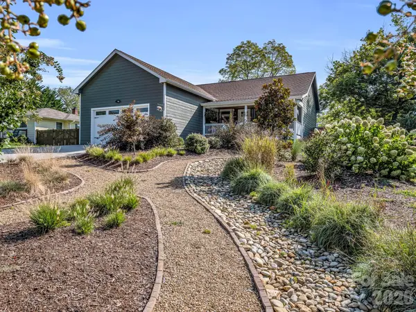 11 N Pershing Road, Asheville, NC 28805