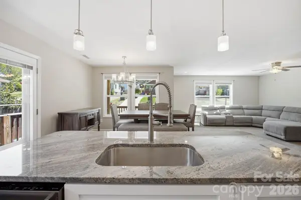 9 Half Moon Drive, Swannanoa, NC 28778