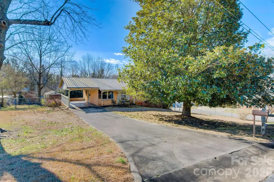 24 W Berkley Street, Granite Falls, NC 28630 - #3