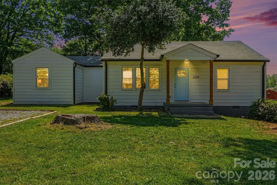 204 N Oak Street, Lowell, NC 28098 - #2